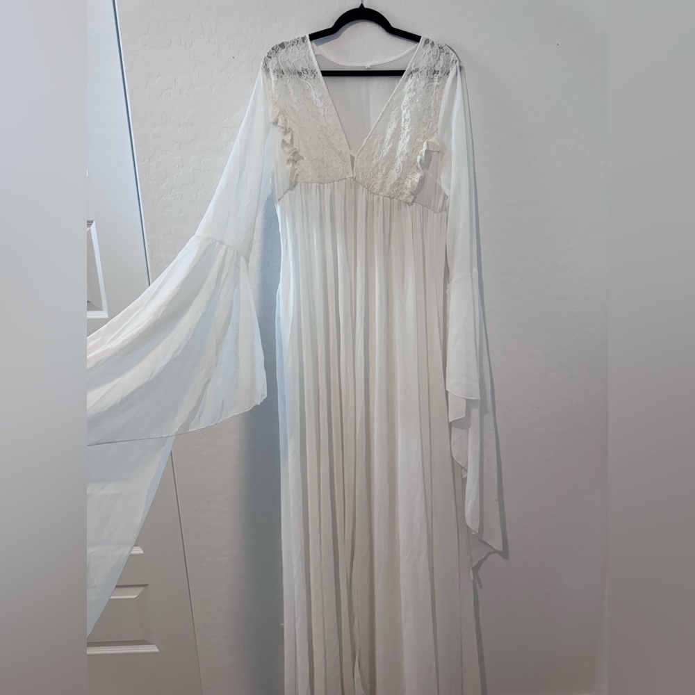 Source Unknown Ivory Lace-Trim Flowing Maxi Nightgown